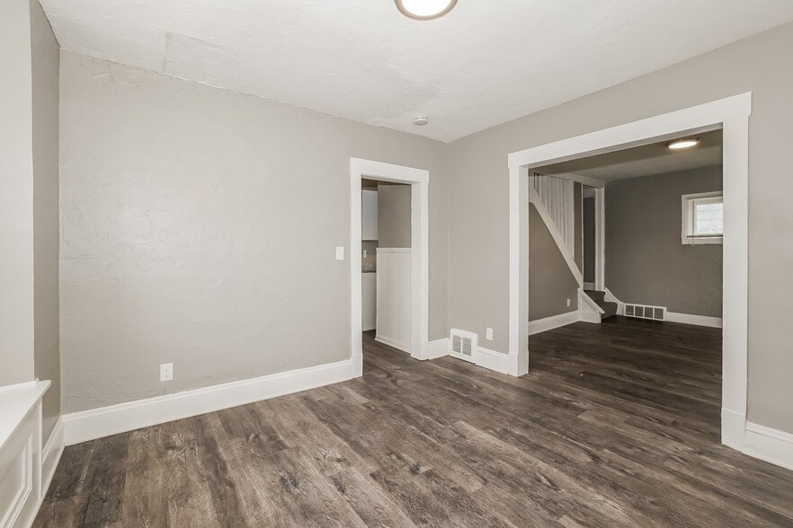 Building Photo - 4907 Gifford Ave