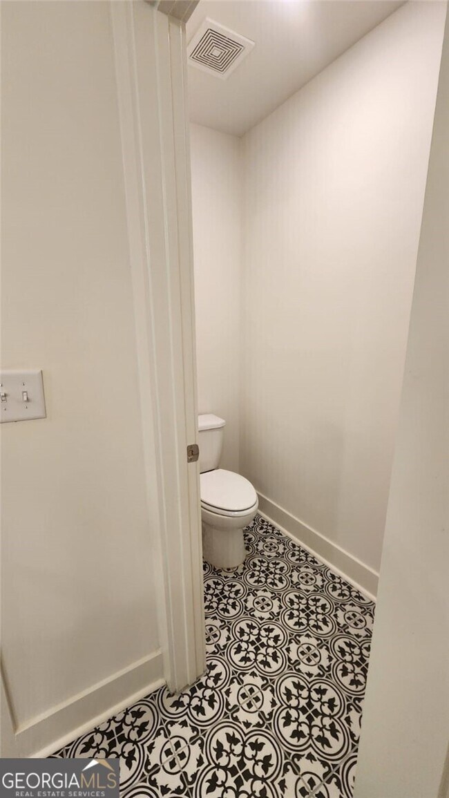 Building Photo - 300 Auburn Valley Wy