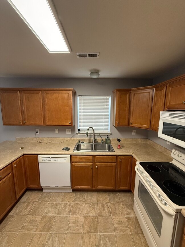 Building Photo - 528 N Hampton Meadows Dr