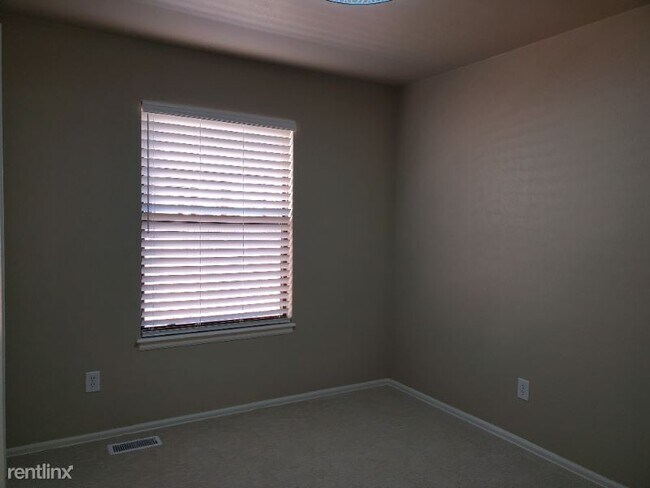 Building Photo - 5 br, 3 bath House - 596 Creekside Ct