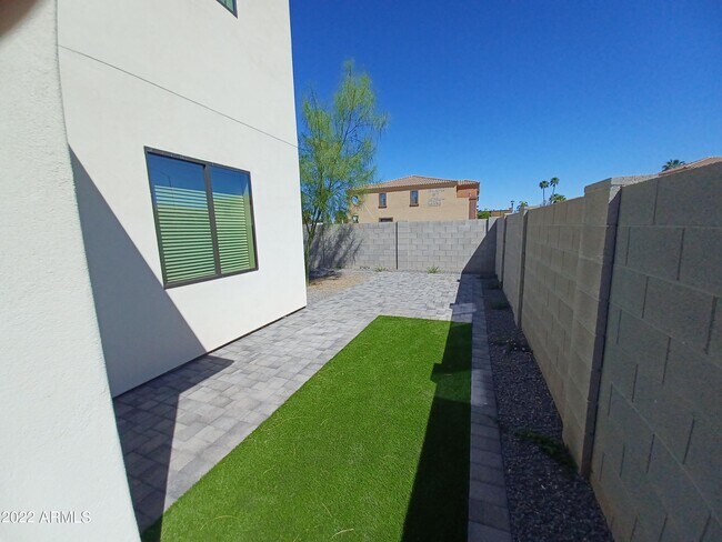 Building Photo - 16075 N 30th St
