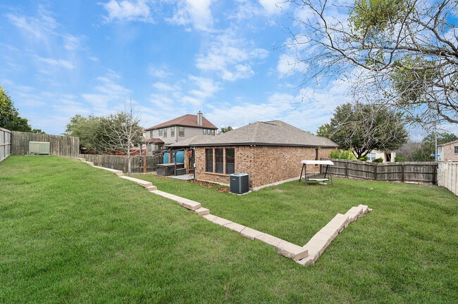 Building Photo - 1427 Sun Garden