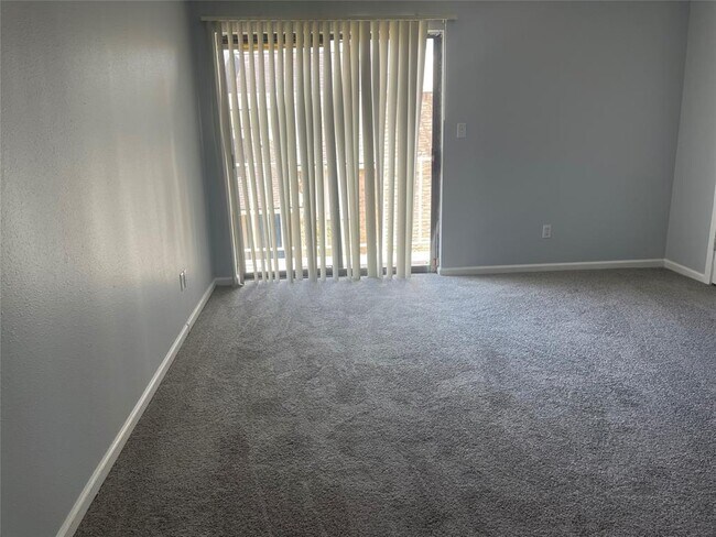 Building Photo - 13451 Parkway Blvd