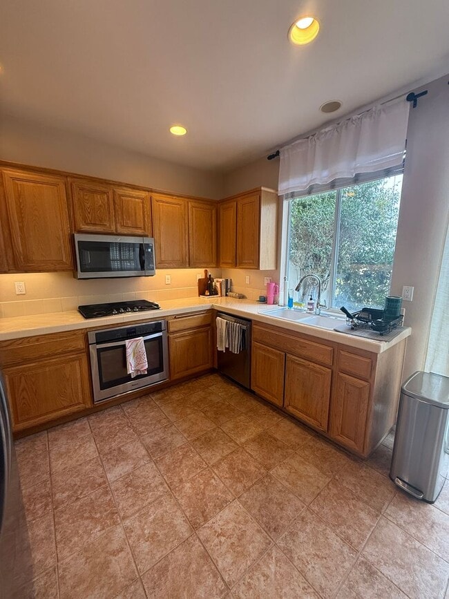 Building Photo - Perfect Encinitas location!