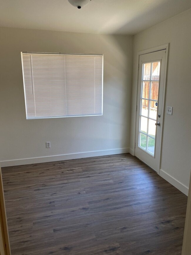 Building Photo - 5917 Stone Bridge Ln