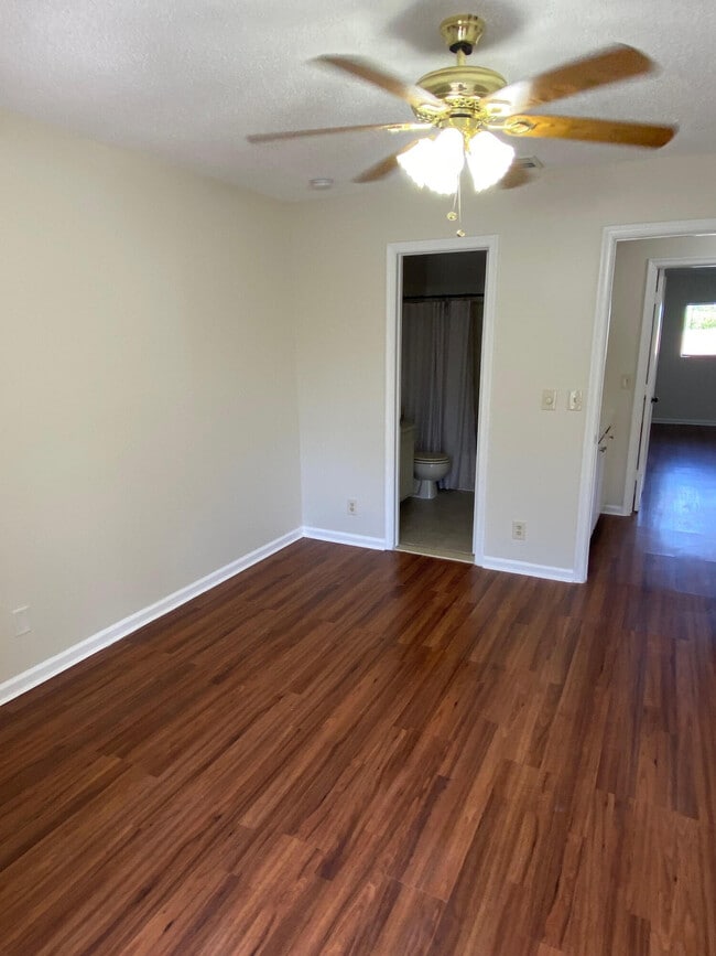 Building Photo - 2217 Discovery Cir W
