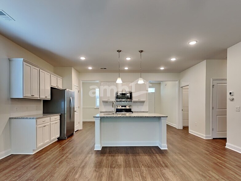 Building Photo - 226 Swan Dr