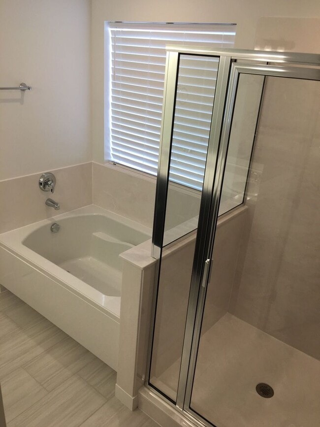 Building Photo - Pet Friendly Gorgeous Row End Townhome w 2 car attached garage!