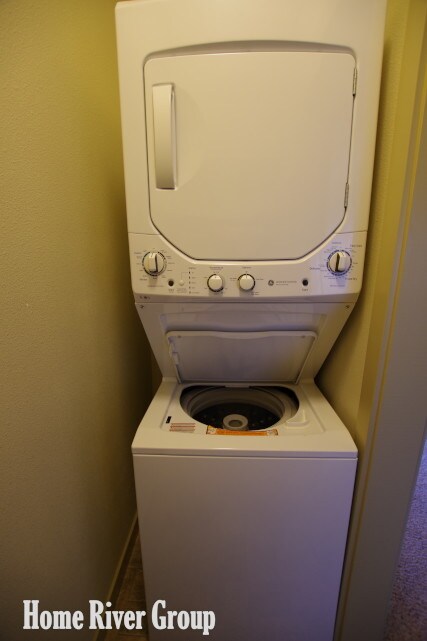 Building Photo - 1465 W Deer Crest St