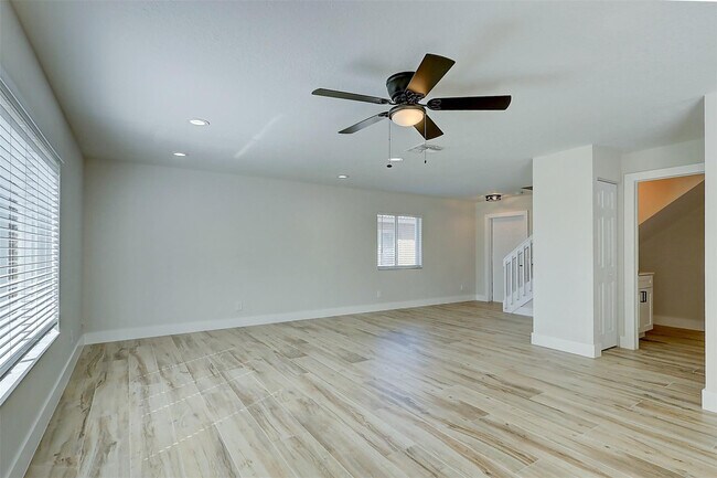 Building Photo - 1956 SW Jamesport Dr