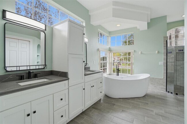 Building Photo - 1608 Imperial Palm Dr