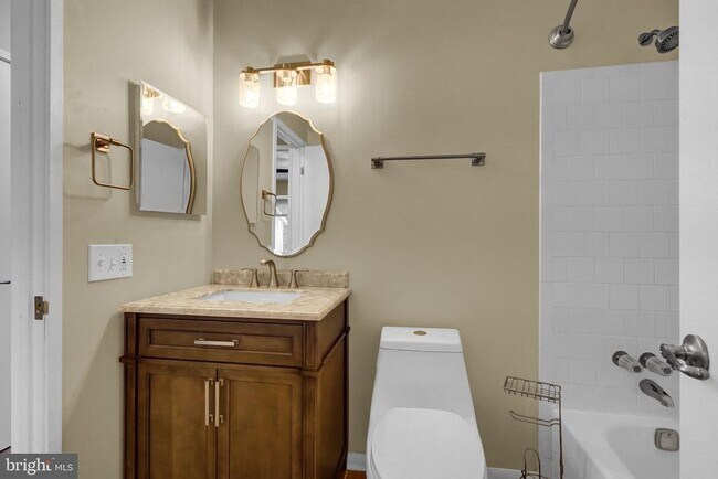 Building Photo - 2665 Glengyle Dr