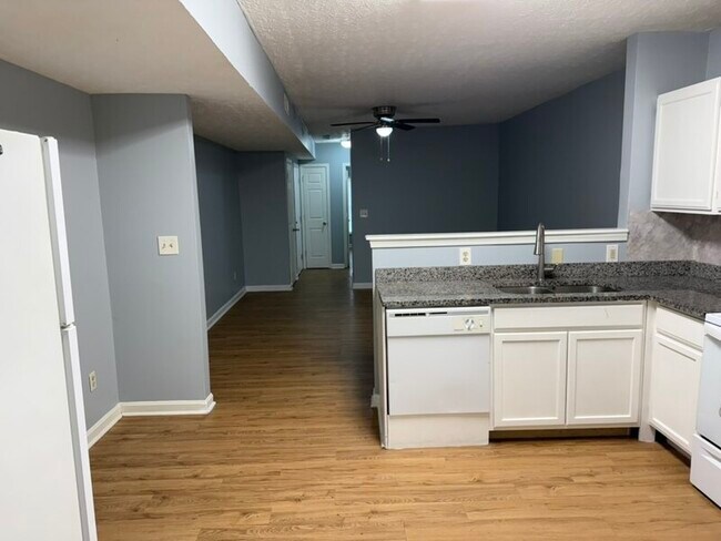 Building Photo - 1612 W Market St