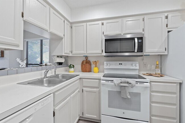 Building Photo - 3801 Menchaca Rd