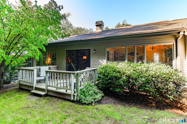 Building Photo - 2 Bramble Bush