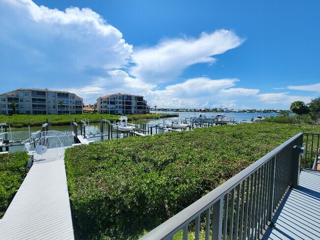 Primary Photo - Beautiful Fully Furnished Marker 33 Condo ...