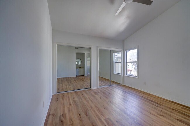 Building Photo - 512 Eberhart Ln