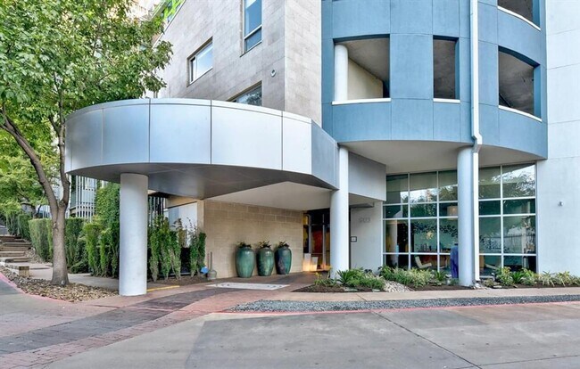 The Shore Entrance - 603 Davis St