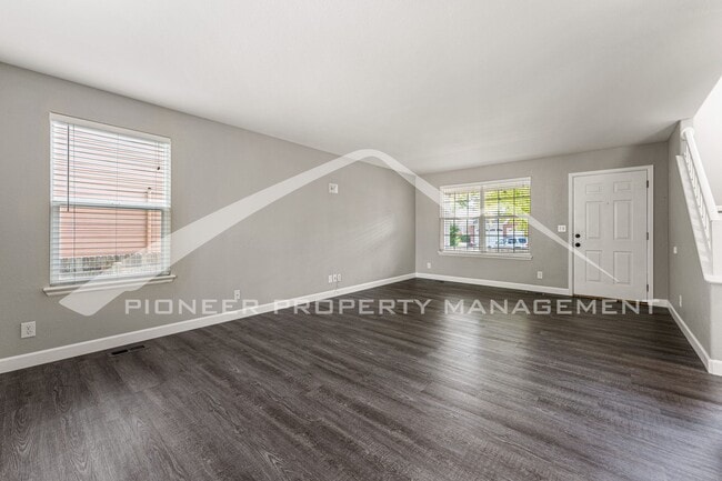 Building Photo - Single Family Home with 2 Car Garage and Central Air!