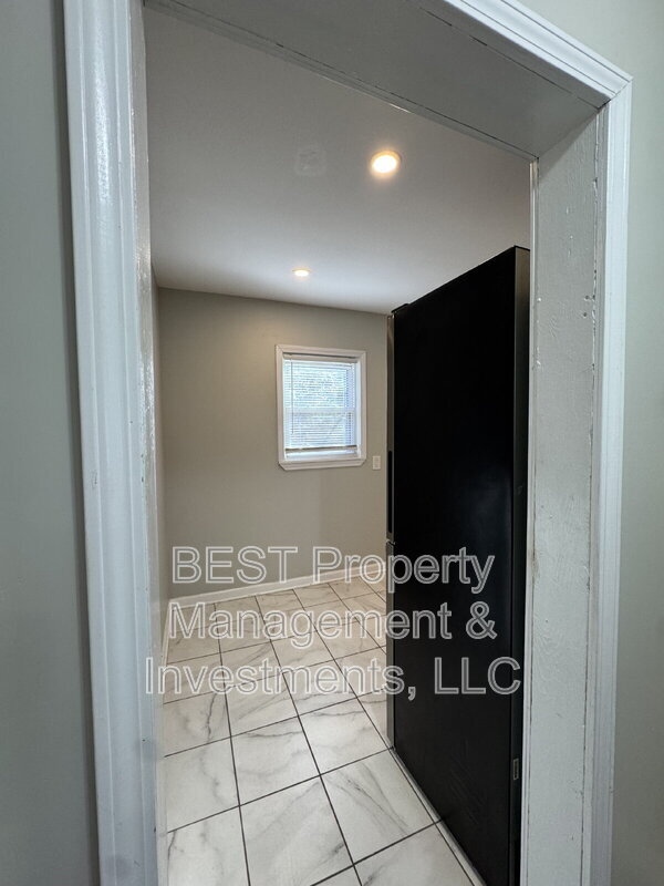 Building Photo - 1305 Norris Ave