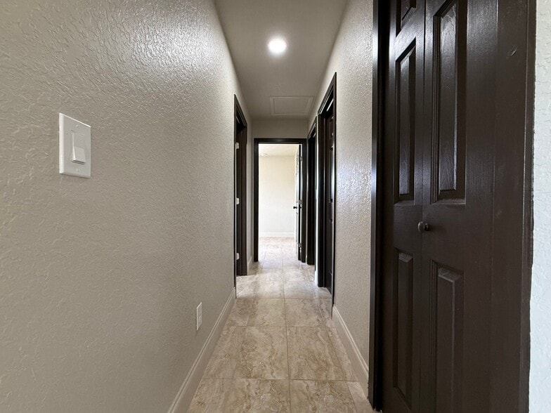 Building Photo - 4049 Castlegate Dr