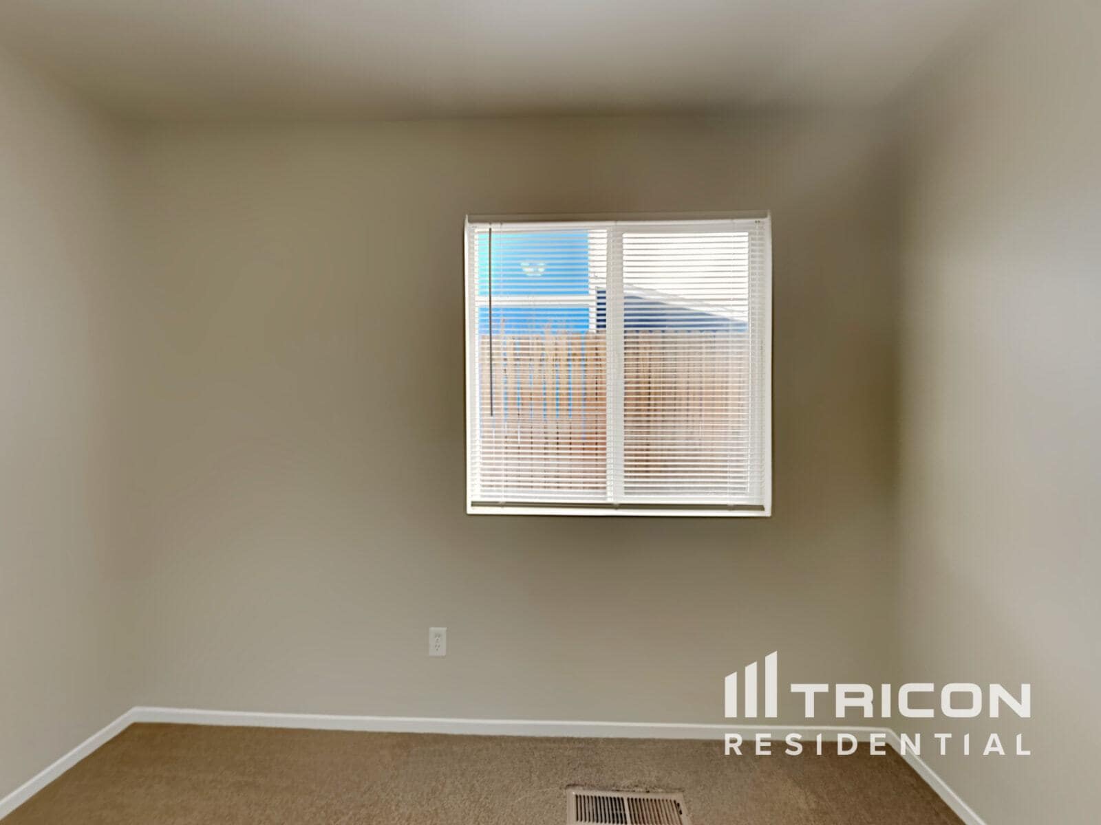 Building Photo - 7711 Mariner Cove Dr