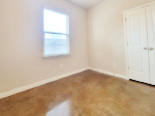 Building Photo - Nice 3/BR 2/BA – Cozy & Comfortable Living
