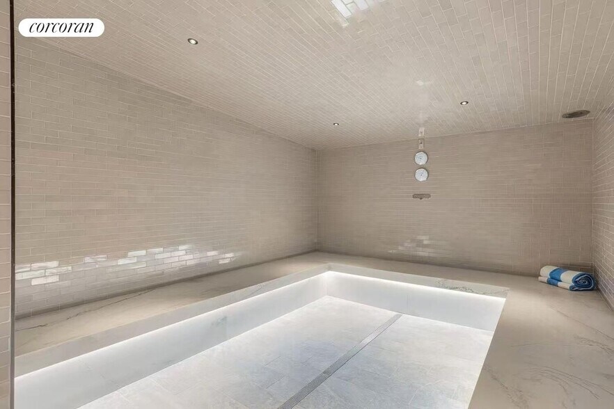 Building Photo - 15 E 30th St