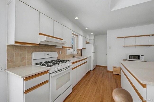 Building Photo - 22 7 Ave