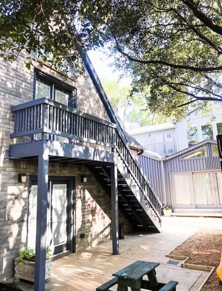 Building Photo - 2809 Dyer St