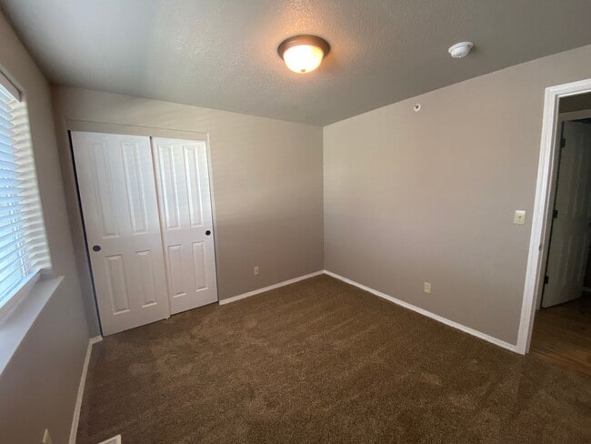 Building Photo - Great NE Bend Home