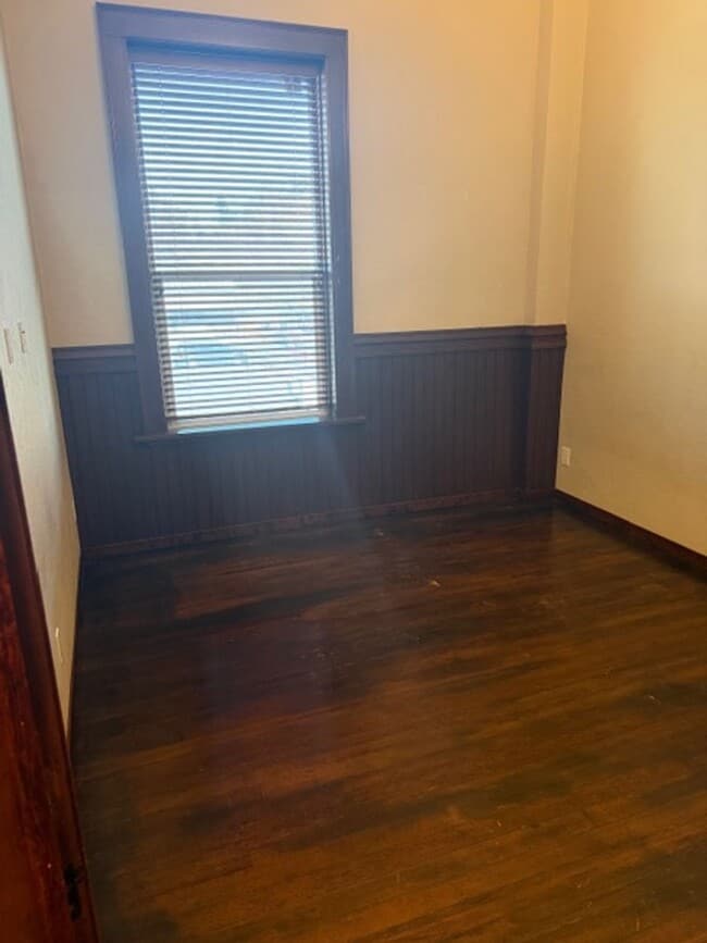 Building Photo - **NEW PRICE** Downtown Charm Meets Modern Convenience in a Stylish 2-Bed Retreat