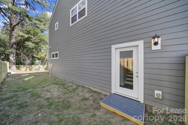 Building Photo - 2432 Arty Ave