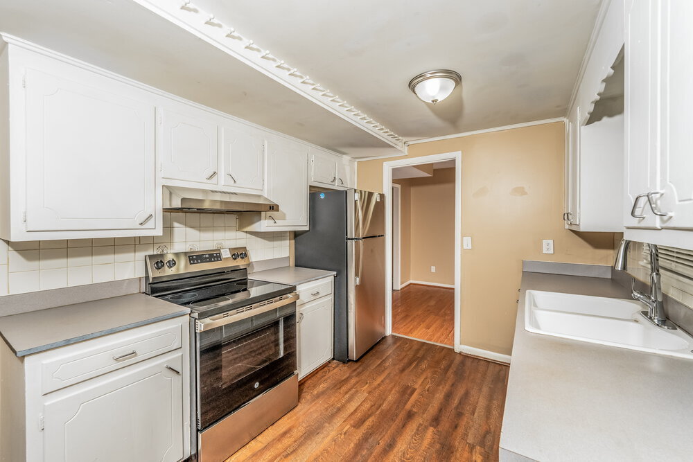 Building Photo - 1700 Serene Dr