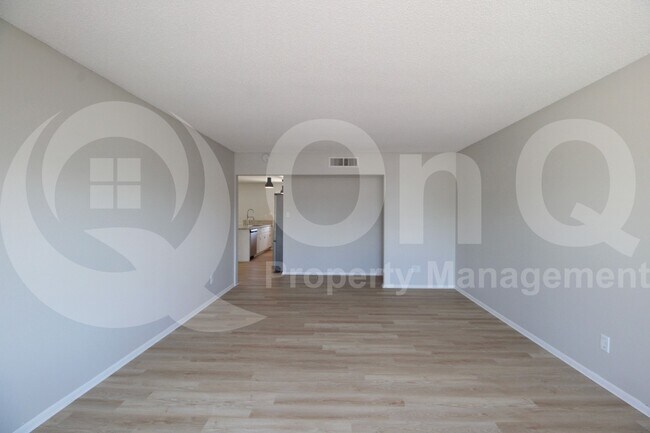 Building Photo - 537 E Laguna Dr