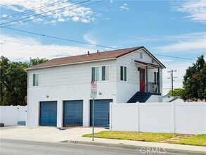 Building Photo - 9729 W Live Oak Ave