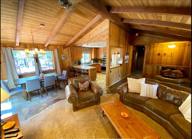 Building Photo - 12250 Snowpeak Way