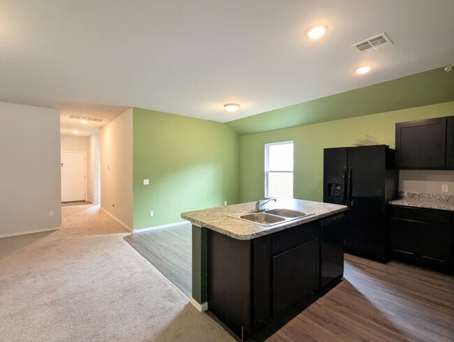Building Photo - 3 Bed / 2 Bath Home in Noble Schools | Fenced Backyard + Storm Shelter