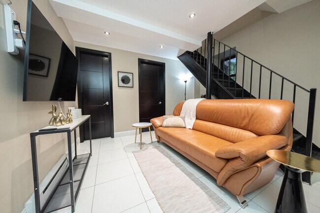 Building Photo - 5 W 101st St