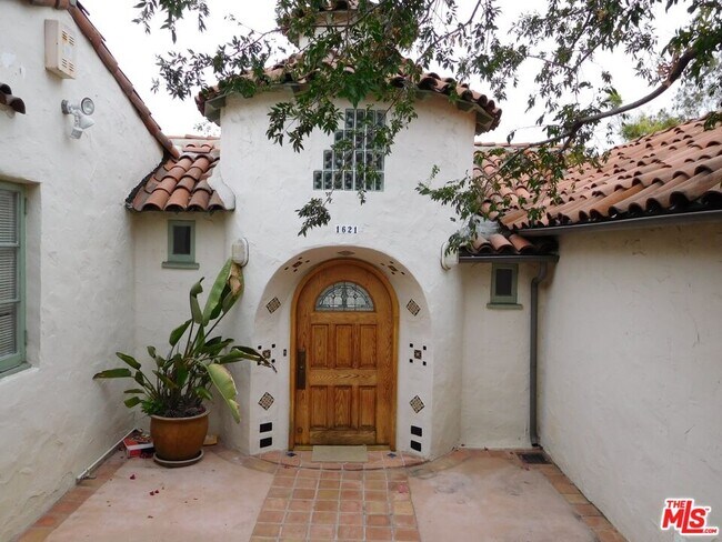 Building Photo - 1621 Silverwood Terrace