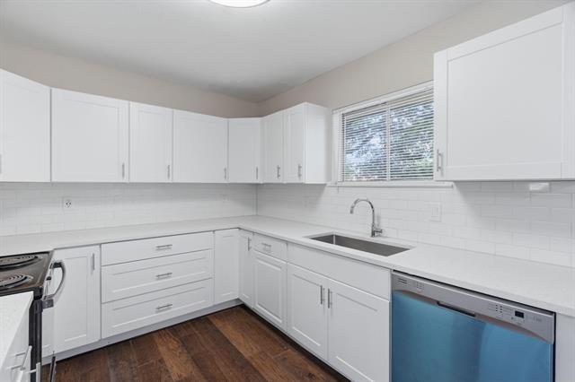 Building Photo - 2204 Dunloe Ave