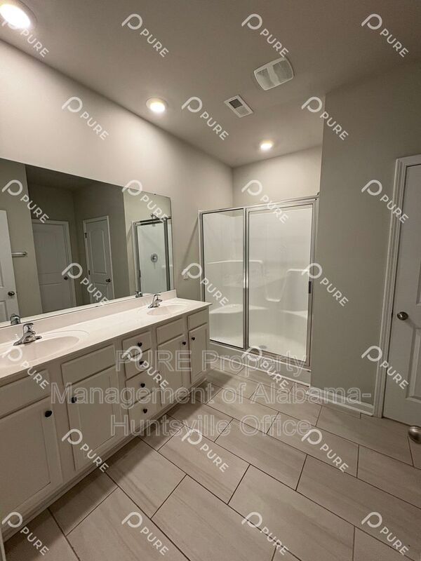 Building Photo - 14170 Lannister Ln