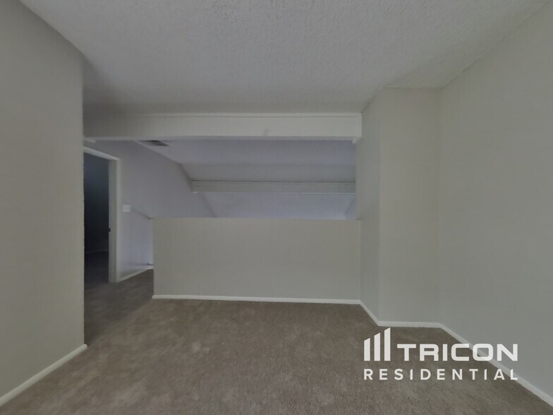 Building Photo - 20840 N 21st Ave