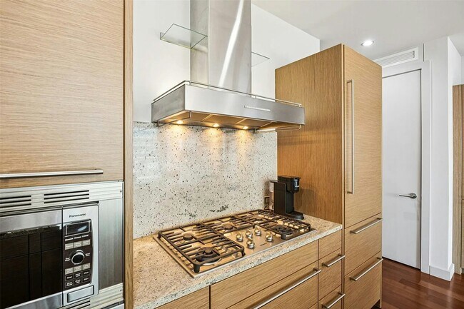 Building Photo - 2900 McKinnon St