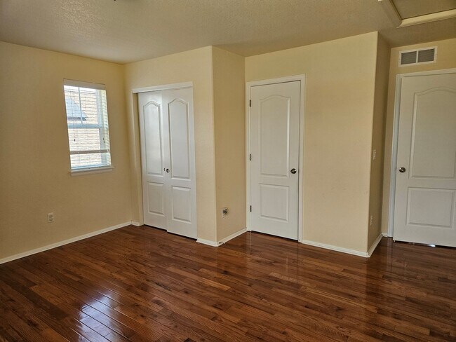 Building Photo - Beautiful Sierra Ridge 4-Bedroom, 3.5-Bath...