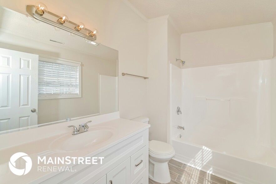Building Photo - 10520 Lone Star Way