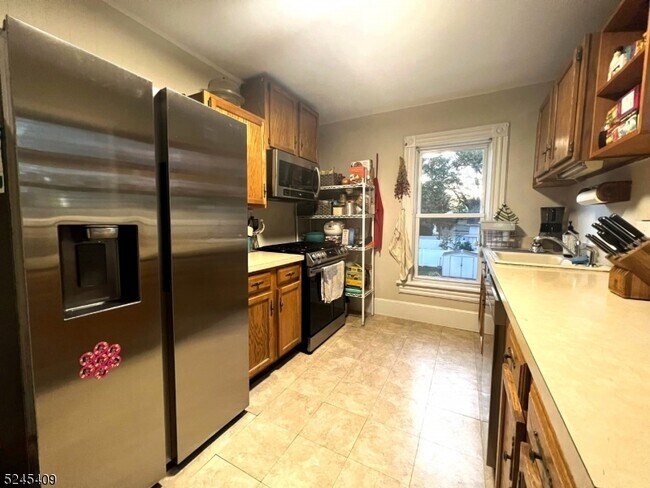 Building Photo - 121 Midland Ave