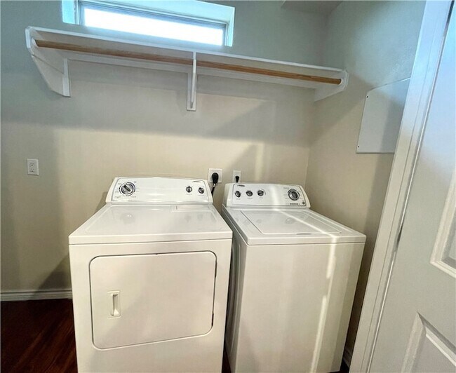 Building Photo - 1915 Dartmouth St