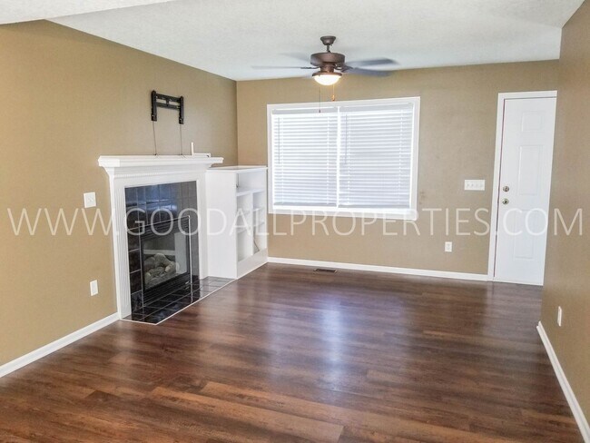 Building Photo - 2420 Pine Ct