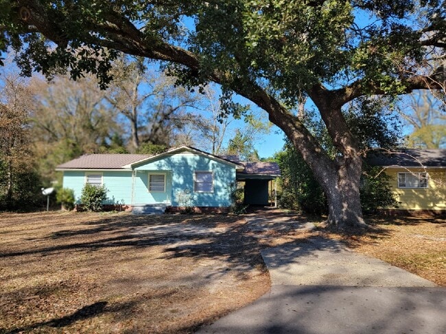 Primary Photo - 937 W 6th St